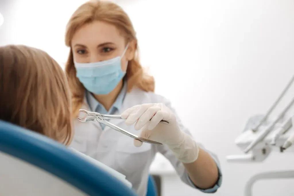 wisdom-tooth-extraction-1024x683